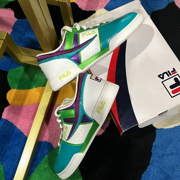 Brand new shoes for women custom made great for gym shopping and everyday - Picture 4 of 9